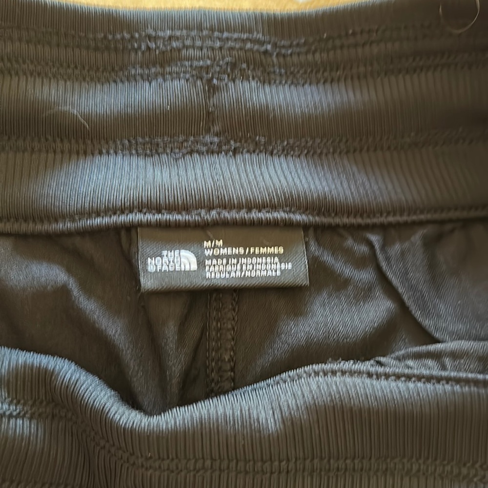 The North Face Medium women’s capri black hiking pants with gathered bottoms
